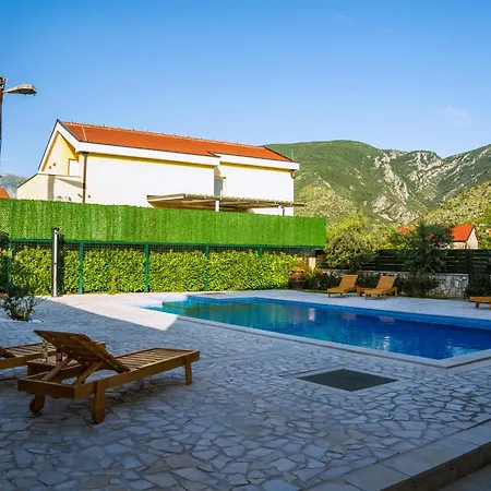 Lapis Villa *