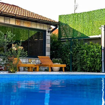 Villa Lapis *